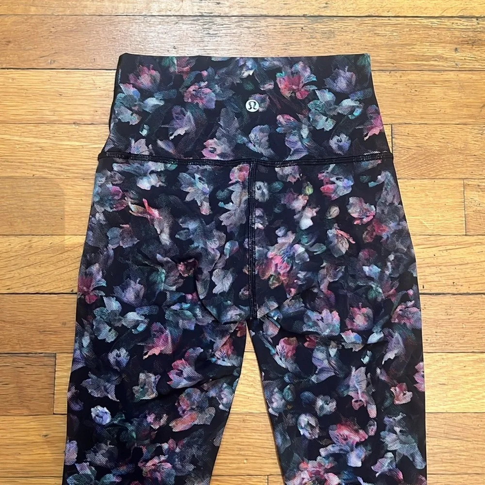 Lululemon Wunder Under High-Rise 28” Tight in Floral, size 2 - Picture 9 of 12